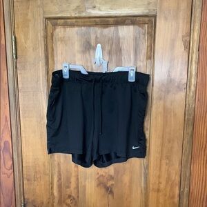 Nike Black Athletic Shorts Lightweight Relaxed Fit